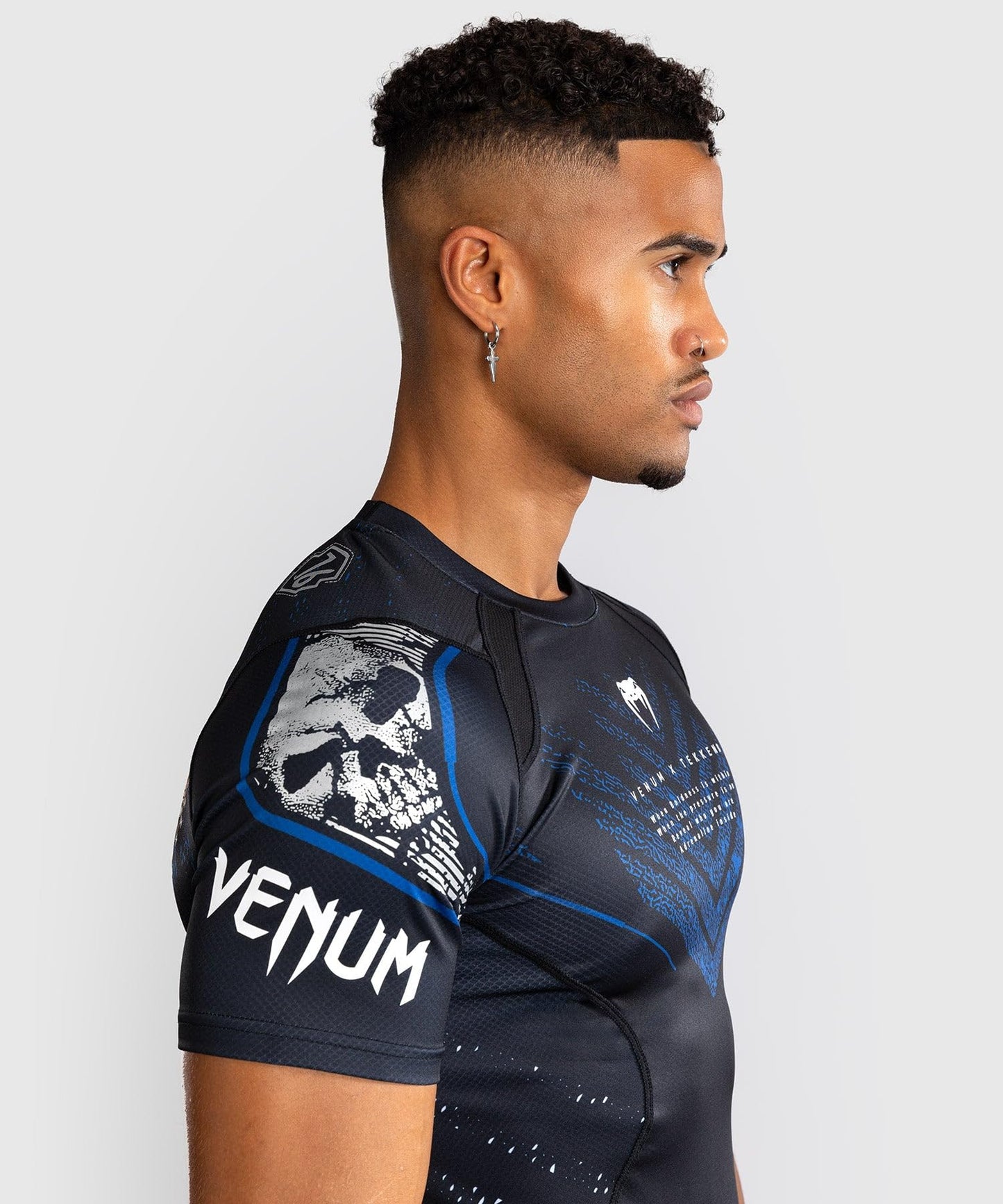 Venum Men's Standard Short Sleeve Rashguard, Black/Blue, Medium